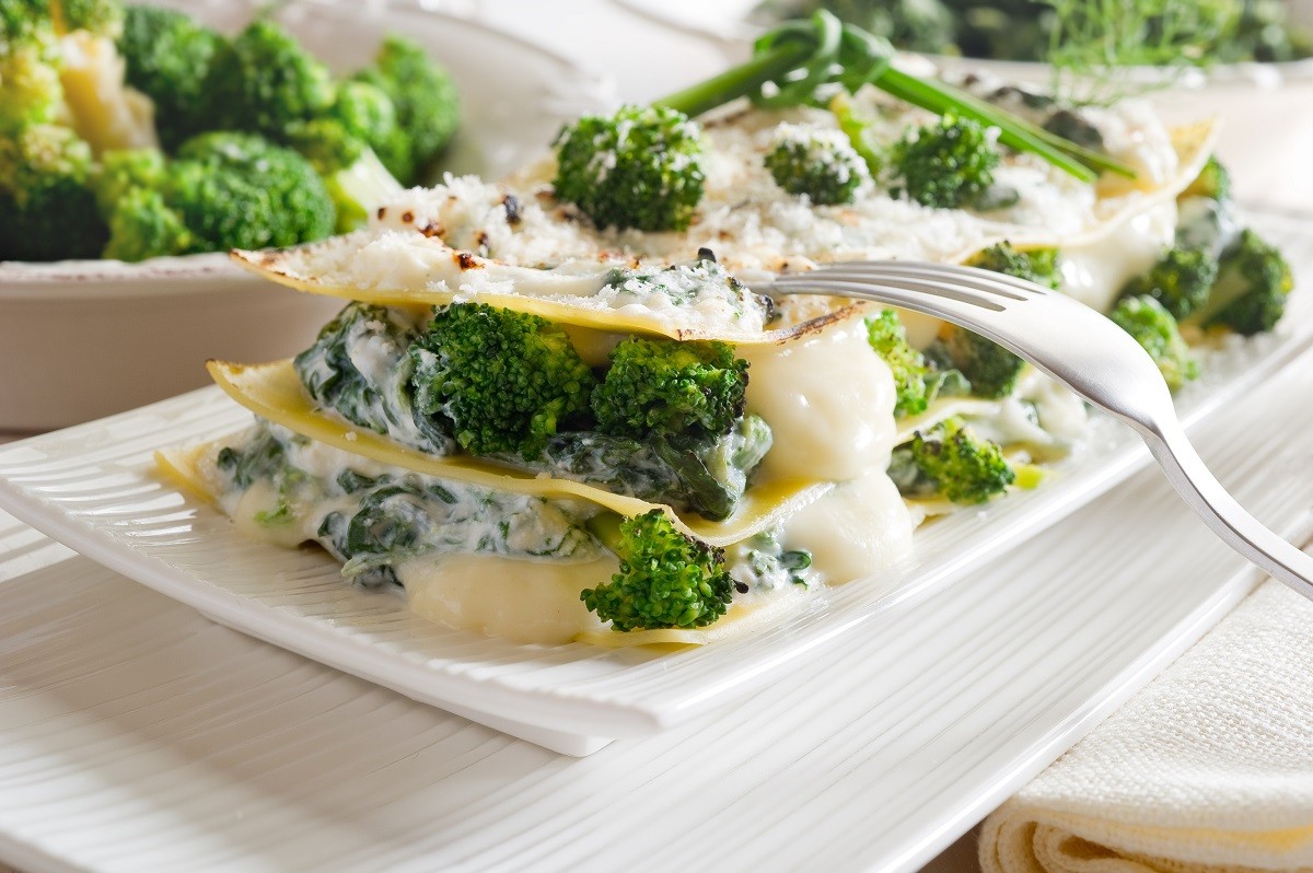 La ricetta delle lasagne con broccoli e salsiccia per il pranzo della ...